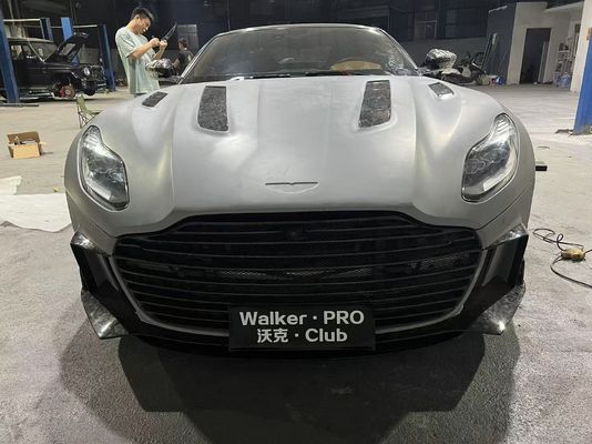 アストンマーティン DB11 カーボンファイバーボディキット DB11 マンスリースタイル フロントとバック バンパーサイドスカート フェンダー フードスポイラー