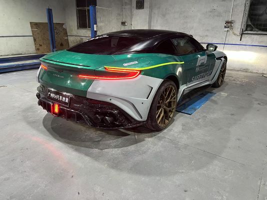 アストンマーティン DB11 カーボンファイバーボディキット DB11 マンスリースタイル フロントとバック バンパーサイドスカート フェンダー フードスポイラー