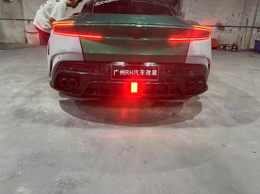 アストンマーティン DB11 カーボンファイバーボディキット DB11 マンスリースタイル フロントとバック バンパーサイドスカート フェンダー フードスポイラー