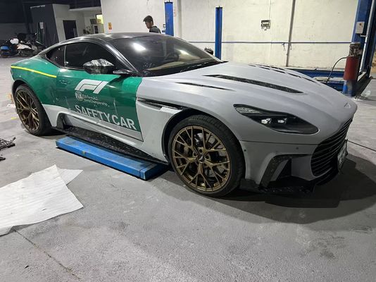 アストンマーティン DB11 カーボンファイバーボディキット DB11 マンスリースタイル フロントとバック バンパーサイドスカート フェンダー フードスポイラー