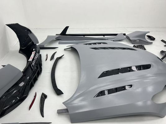 アストンマーティン DB11 カーボンファイバーボディキット DB11 マンスリースタイル フロントとバック バンパーサイドスカート フェンダー フードスポイラー