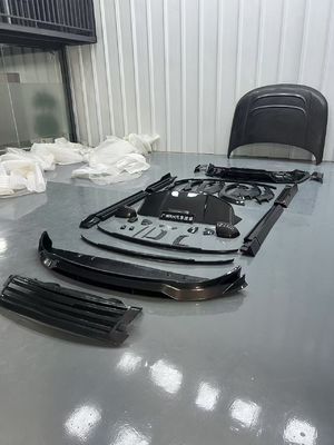 ランドローバー ランドローバー カーボンファイバー ボディキット ランドローバー アップグレード マンスリースタイルのフロントリップディフューザー スポイラー フード 輪 カーブ サイドスカート