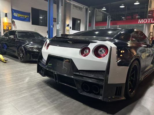 ニッサン GTR カーボンファイバーボディ キット GTR r35 アップグレード 2024ニスモスタイル フロントとリア バンパースポイラー フードフェンダー
