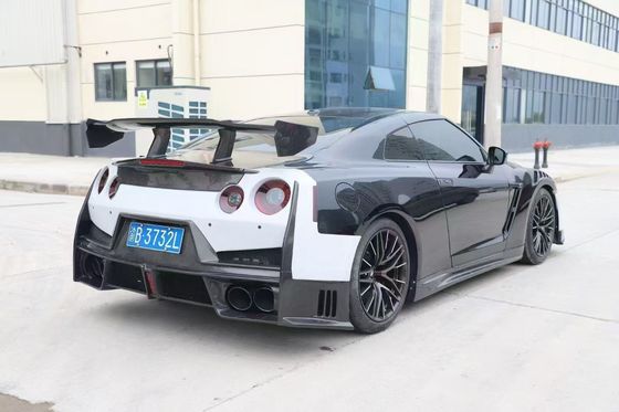 ニッサン GTR カーボンファイバーボディ キット GTR r35 アップグレード 2024ニスモスタイル フロントとリア バンパースポイラー フードフェンダー