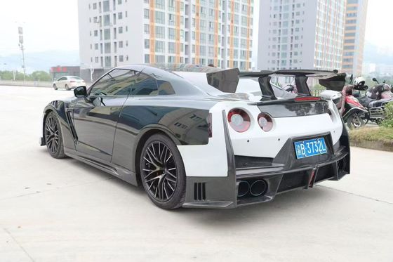 ニッサン GTR カーボンファイバーボディ キット GTR r35 アップグレード 2024ニスモスタイル フロントとリア バンパースポイラー フードフェンダー
