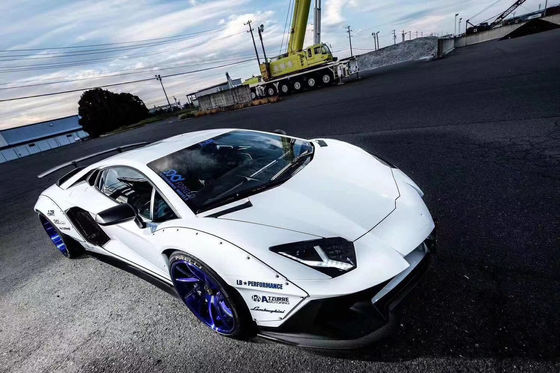 Lamborghini Aventador LP700 カーボンファイバーボディキット LP700 改良されたLBスタイルサイドスカート スポイラーホイールアーチ