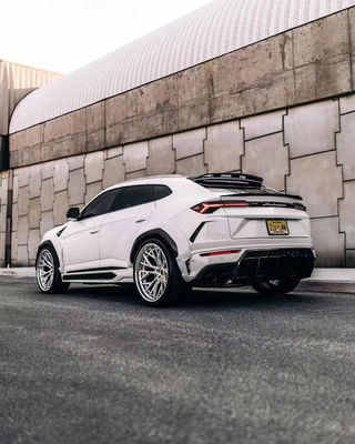 ランボルギーニのオートパーツ Urus ボディキット Urus アップグレード1016式 フロントスクープディフューザー スポイラー ワイドボディキット