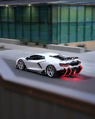 Lamborghini Revuelto カスタムボディキット カーボンファイバー DUKEスタイル カスタムフロントディフューザー