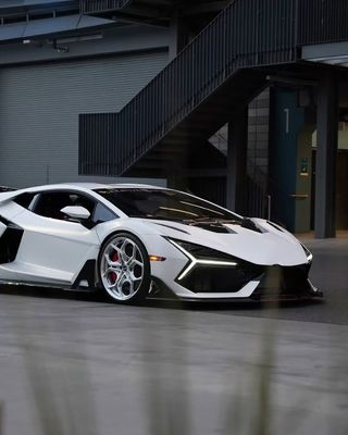 Lamborghini Revuelto カスタムボディキット カーボンファイバー DUKEスタイル カスタムフロントディフューザー