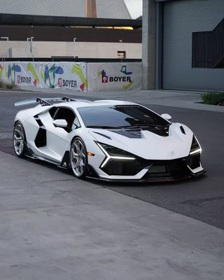 Lamborghini Revuelto カスタムボディキット カーボンファイバー DUKEスタイル カスタムフロントディフューザー