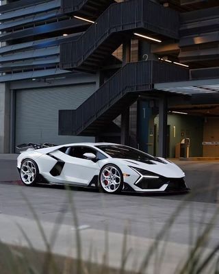 Lamborghini Revuelto カスタムボディキット カーボンファイバー DUKEスタイル カスタムフロントディフューザー
