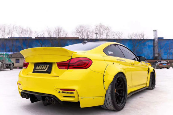 BMW M4 F82 向け LB ワイドボディキット M4 F82 アップグレードされた LB スタイル フロント リップ ディフューザー スポイラー カーボンファイバー ボディキット