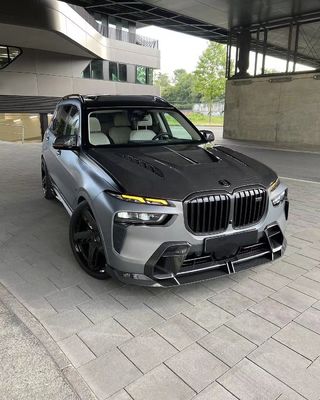 BMW X7 カーボンファイバーボディキット X7 LD スタイルのアップグレードされたカーボンファイバーフロントリップディフューザースポイラーフードボディキット