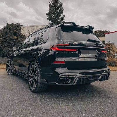 BMW X7 カーボンファイバーボディキット X7 LD スタイルのアップグレードされたカーボンファイバーフロントリップディフューザースポイラーフードボディキット
