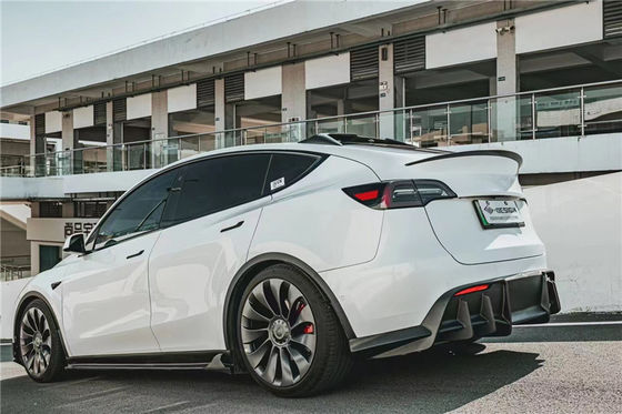 テスラ用のオートパーツ MODEL Y カーボンファイバーボディキット MODEL Y MIW様式のアップグレードされたカーボンファイバー フロントショベルディフューザー スポイラーボディキット