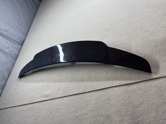 メルセデス・ベンツ EQE カーボンファイバースポイラー EQEはBSスタイルのカーボンファイバースポイラー尾翼をアップグレードします