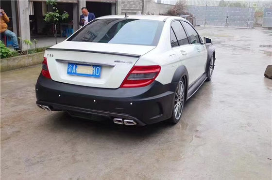 メルセデス W204 C63 ボディキット W204 ブラックシリーズアップグレード スタイル フロントとリア バンパー フード ワイドボディキット